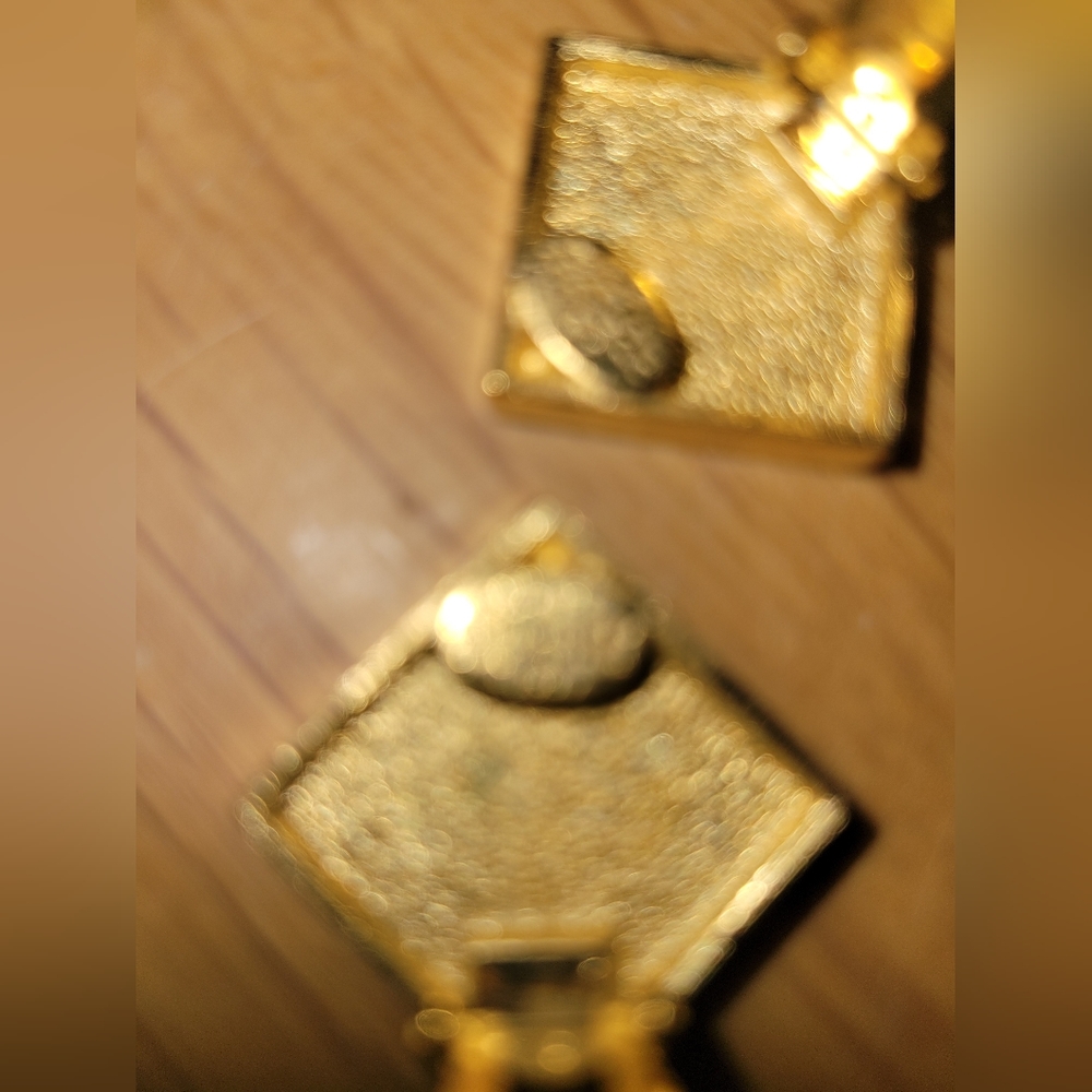 Givenchy Paris 1977 Signed Gold Tone Clip-on Earrings - Picture 5 of 5